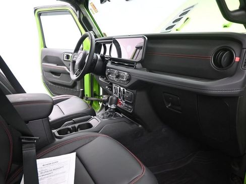 Used 2025 Jeep Gladiator Rubicon w/ Convenience Group AWD/4WD image 22