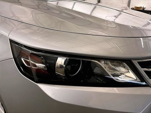 Used 2019 Chevrolet Impala LT FWD image 27