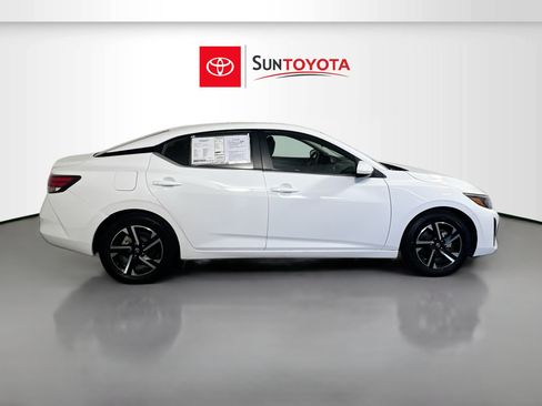 Used 2024 Nissan Sentra SV FWD image 2