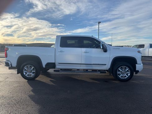 Used 2024 Chevrolet Silverado 3500 High Country w/ High Country Premium Package image 4