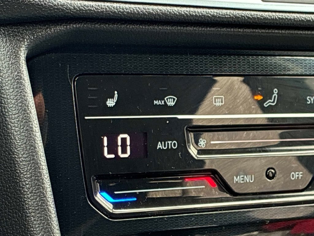 Certified 2025 Volkswagen Taos SE AWD/4WD image 29