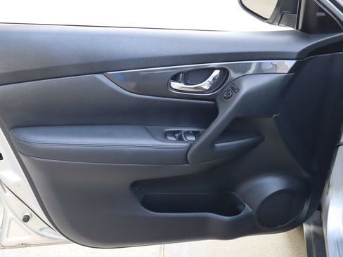 Used 2018 Nissan Rogue S FWD image 19