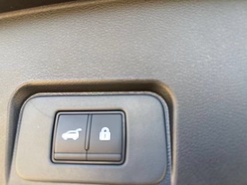 Certified 2026 Nissan Rogue SL FWD image 33