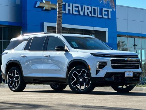 New 2026 Chevrolet Traverse High Country w/ LPO, Illumination Package image 2