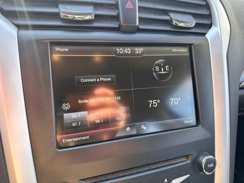 Used 2015 Ford Fusion SE FWD image 21
