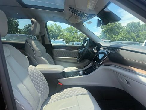 Used 2023 Jeep Grand Cherokee L Summit AWD/4WD image 7