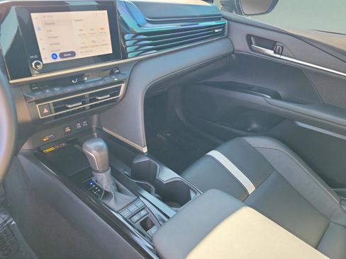 Used 2025 Toyota Camry SE image 24