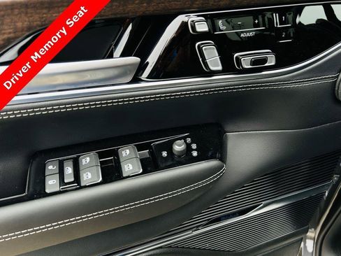 New 2024 Jeep Grand Wagoneer L 4WD w/ Convenience Group III image 18