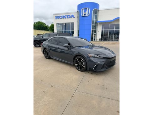 Used 2025 Toyota Camry SE FWD image 5