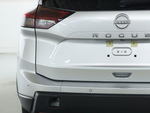 Used 2024 Nissan Rogue SV image 43