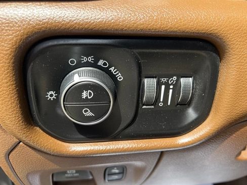 Used 2020 RAM 1500 Laramie AWD/4WD image 36