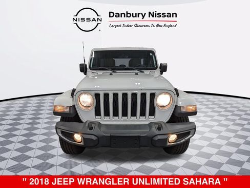 Used 2018 Jeep Wrangler Unlimited Sahara AWD/4WD image 9