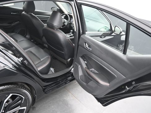 Used 2024 Nissan Altima 2.5 SR FWD image 10