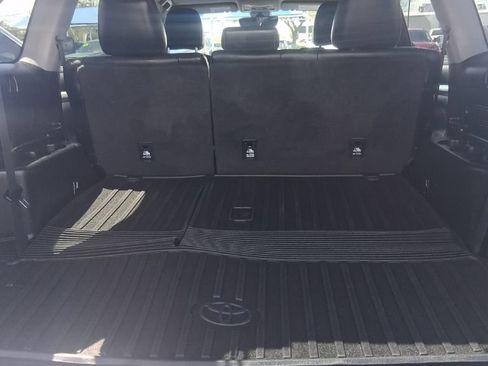 Used 2017 Toyota Highlander XLE AWD/4WD image 11