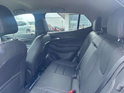 Used 2022 Buick Encore GX Essence image 9
