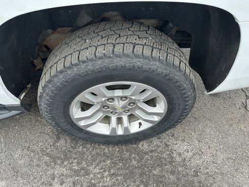 Used 2019 Chevrolet Suburban LT image 9