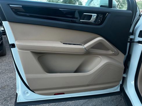 Used 2022 Porsche Cayenne Coupe image 15