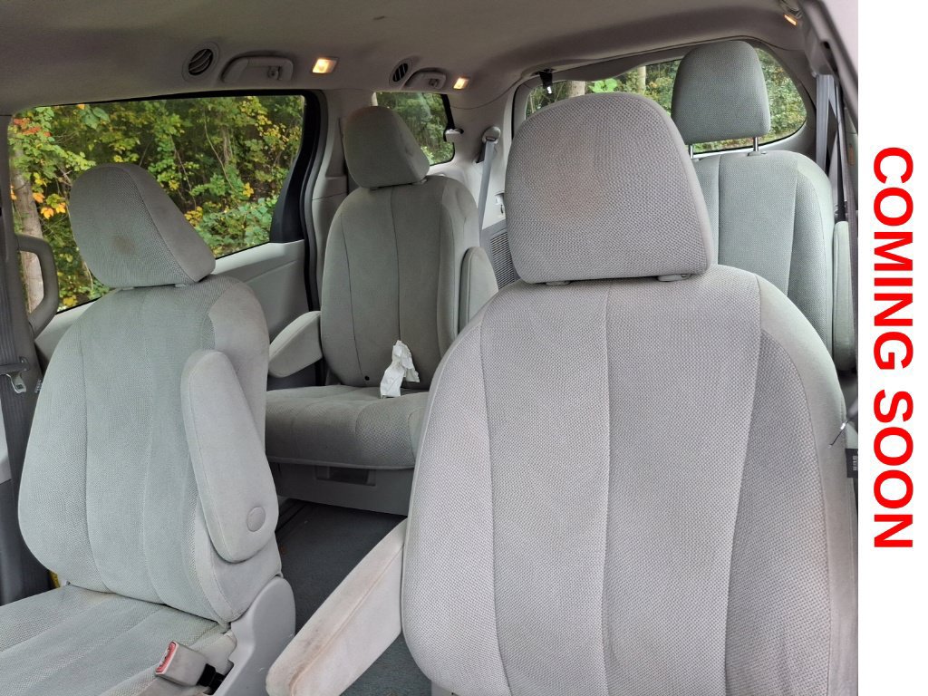 Used 2013 Toyota Sienna L FWD image 12