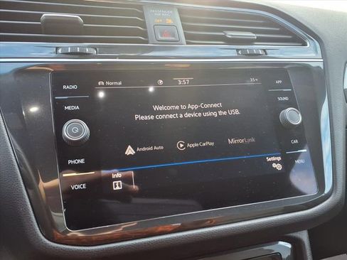 Used 2023 Volkswagen Tiguan SE R-Line image 64