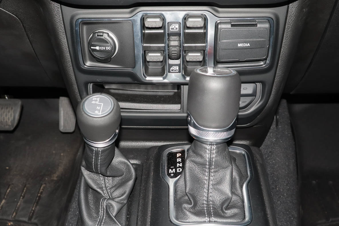 Used 2025 Jeep Gladiator Sport AWD/4WD image 11