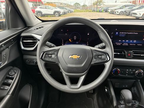 Used 2025 Chevrolet TrailBlazer LT FWD image 27