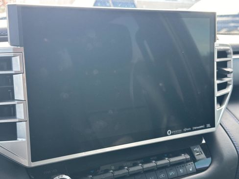 Used 2024 Toyota Sequoia Platinum image 11