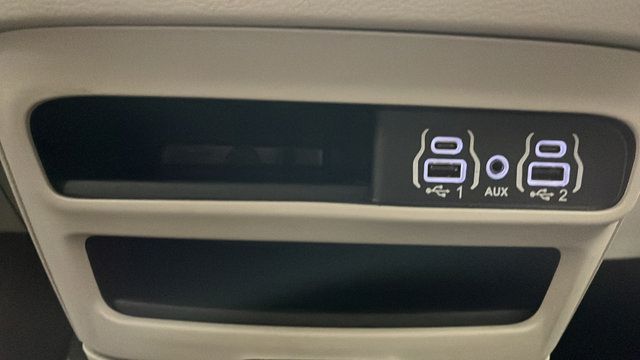 Used 2024 Chrysler Pacifica Touring-L FWD image 30