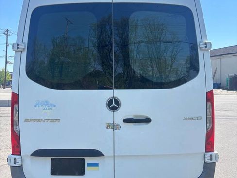 Used 2022 Mercedes-Benz Sprinter 2500 image 4