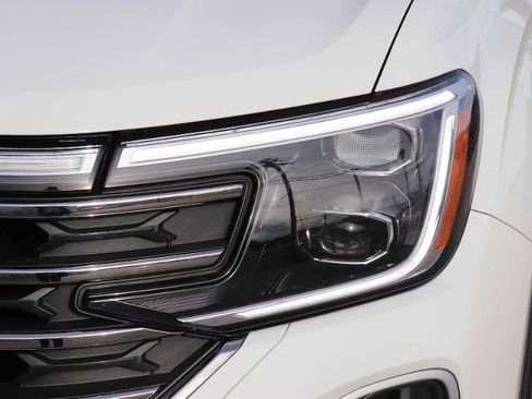 Used 2025 Volkswagen Atlas SE image 10