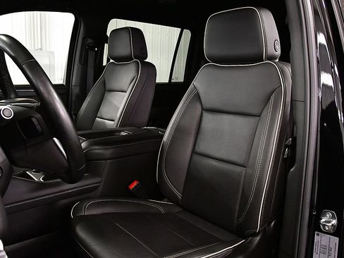 Used 2024 GMC Yukon XL SLT w/ SLT Luxury Package AWD/4WD image 28