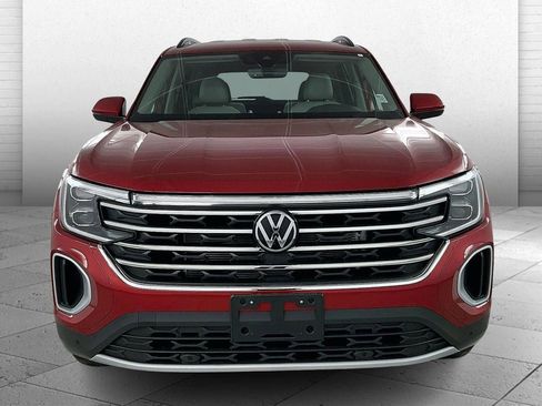 Used 2024 Volkswagen Atlas SE image 2