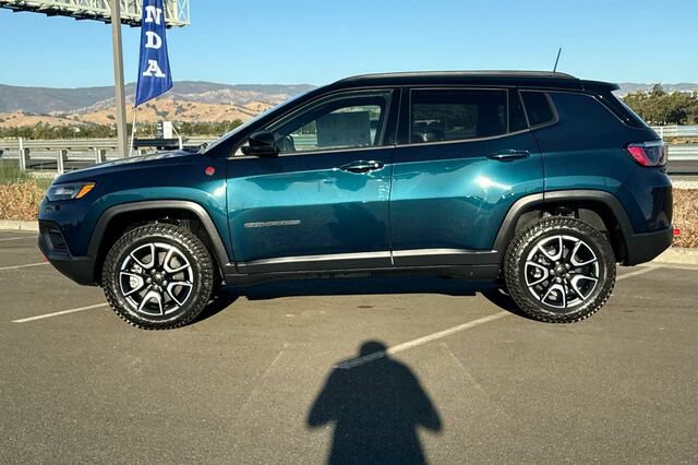 Used 2026 Jeep Compass Trailhawk w/ Trailer Tow Group AWD/4WD image 7