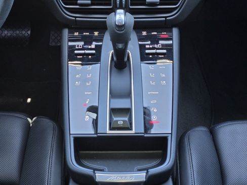 Used 2025 Porsche Macan S AWD/4WD image 17