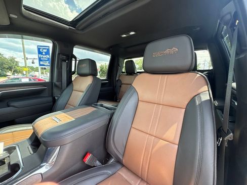 Used 2025 Chevrolet Silverado 3500 High Country w/ Technology Package AWD/4WD image 9
