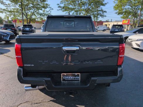 Used 2024 Toyota Tacoma Limited AWD/4WD image 4