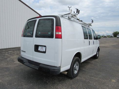 Used 2018 Chevrolet Express 2500 w/ Driver Convenience Package RWD image 3