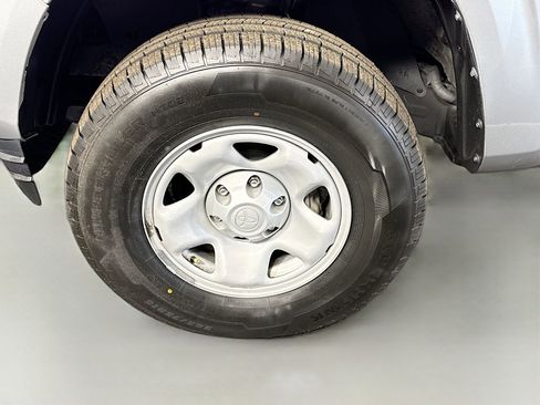 Used 2022 Toyota Tacoma SR AWD/4WD image 37
