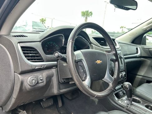 Used 2017 Chevrolet Traverse LT image 8