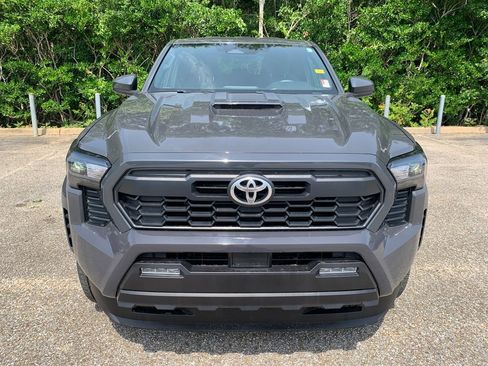 Used 2025 Toyota Tacoma TRD Sport AWD/4WD image 3