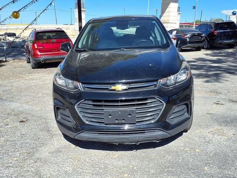 Used 2019 Chevrolet Trax LS FWD image 2