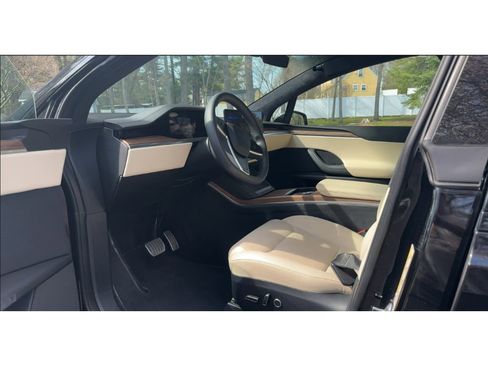 Used 2024 Tesla Model X image 5
