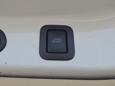 Used 2016 Toyota Highlander Limited Platinum AWD/4WD image 32