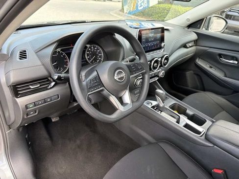 Used 2025 Nissan Sentra SV FWD image 11