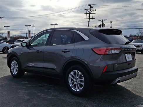 Used 2022 Ford Escape SE w/ Cold Weather Package image 4