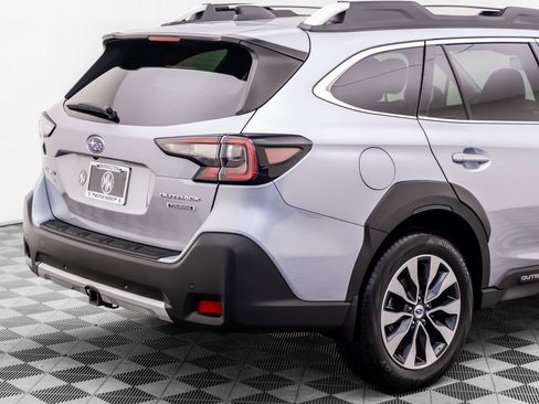 Used 2024 Subaru Outback Touring AWD/4WD image 34