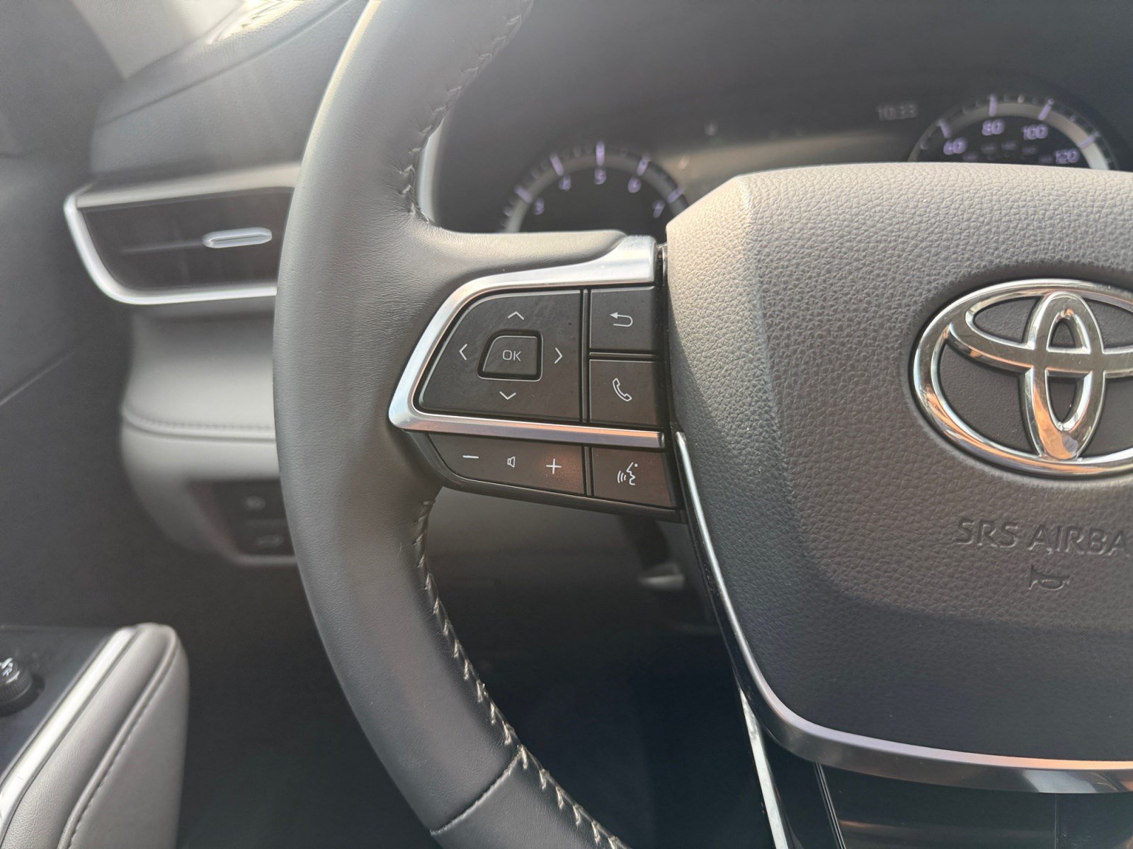 Used 2021 Toyota Highlander XLE FWD image 24