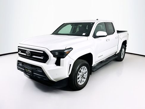 Used 2024 Toyota Tacoma SR5 image 3