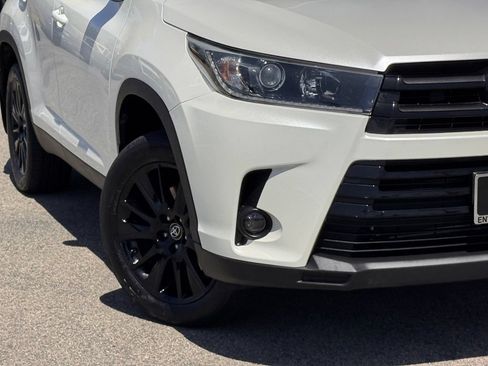 Used 2019 Toyota Highlander SE FWD image 4