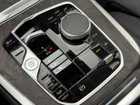 Used 2025 BMW X7 xDrive40i w/ Parking Assistance Package image 33