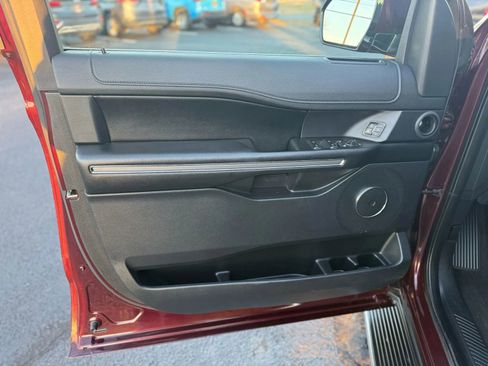 Used 2020 Ford Expedition Max XLT w/ Equipment Group 202A image 11